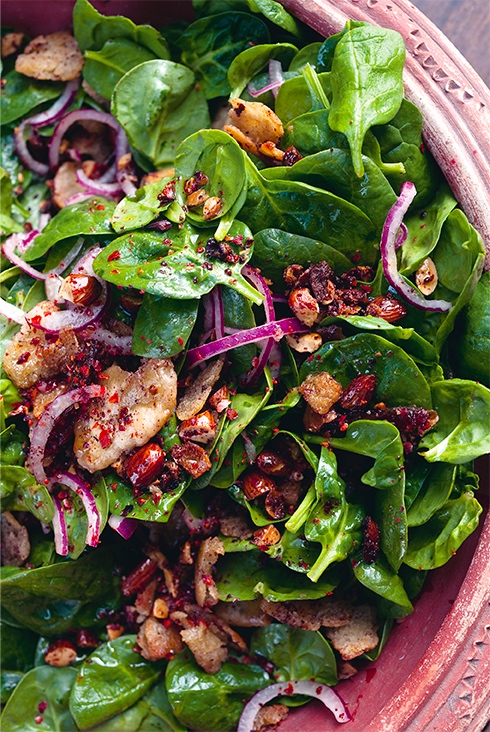 Ottolenghi’s salade met spinazie, dadels & amandelen
